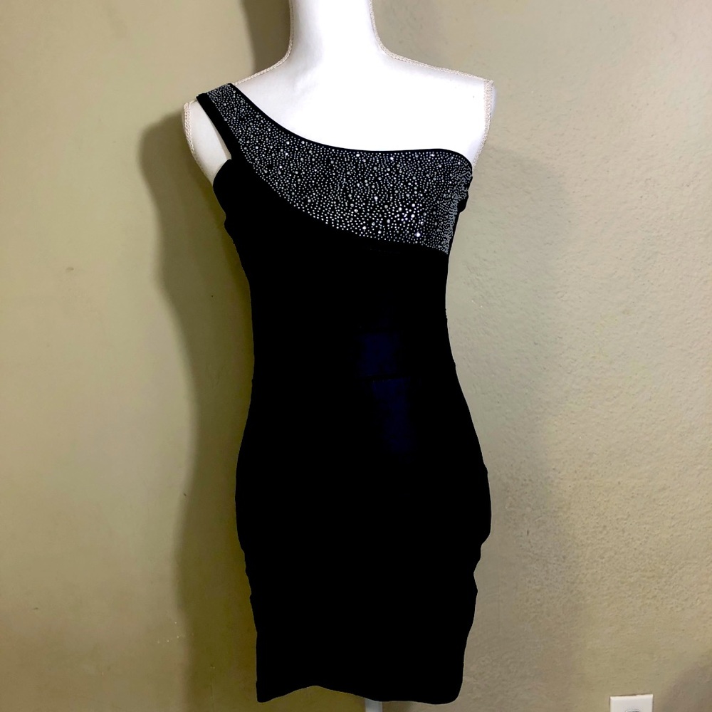 One shoulder off top